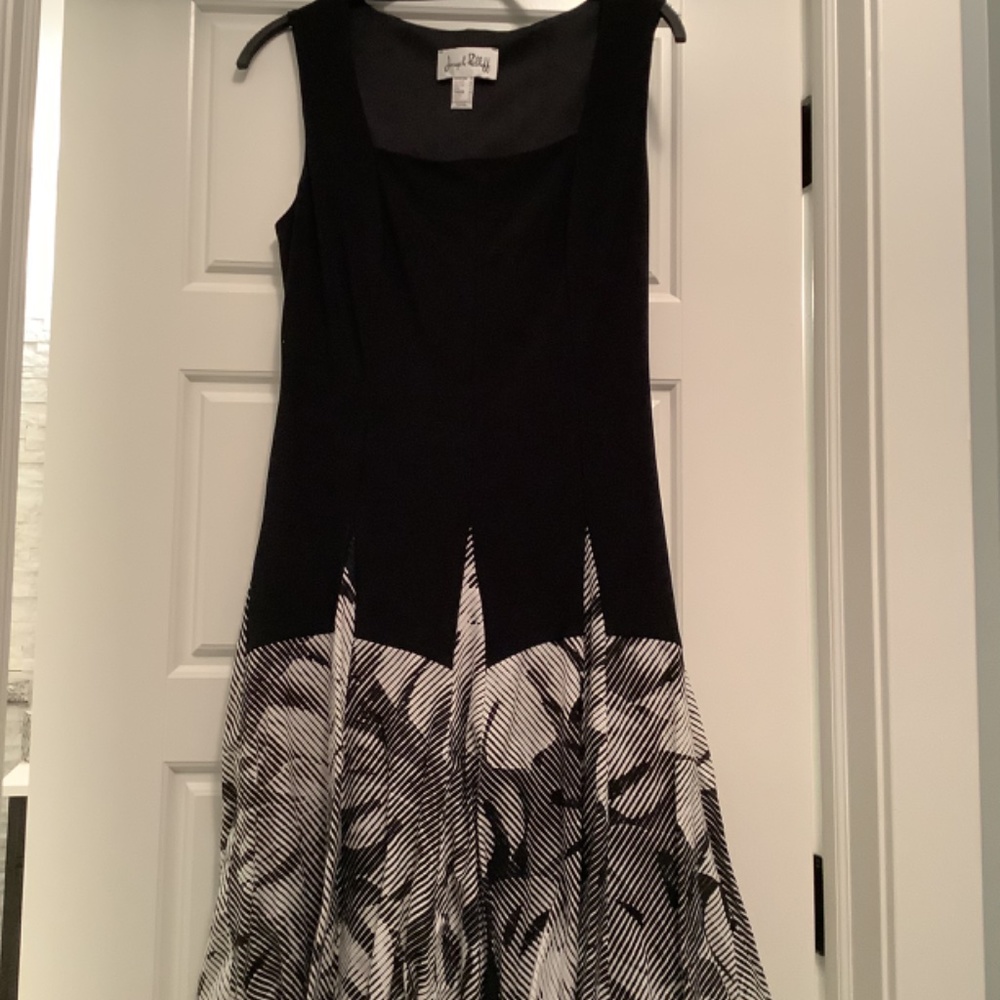 Dress - Picture 4 of 4